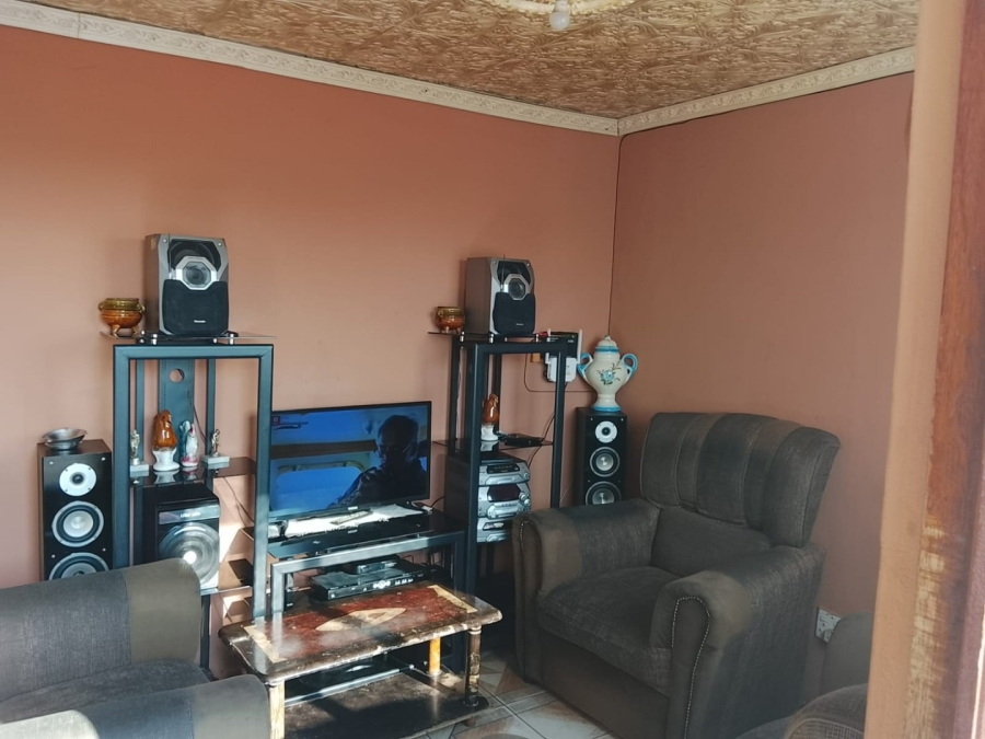  Bedroom Property for Sale in Umrhabulo Triangle Western Cape